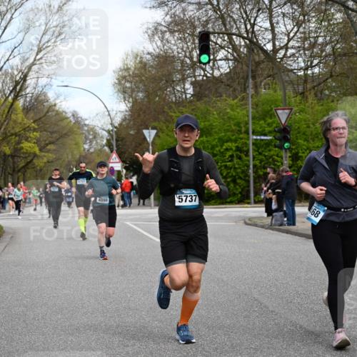 12.04.2026 - 45. Internationalen Wilhelmsburger Insellauf J. Mangold http://msf.ph/oto/9510474 12.04.2026 13:00:35 Ziel 4410, 3378, 5012, 2303, 4997, 4397, 5854, 5737, 5412, 4826, 3136, 4098, 4468, 2964, 5311, 4707, 4696, 5777, 3166, 4702, 4407, 4827, 4622, 5799, 4537, 4538, 4830, 4354, 4772, 4355, 5106, 4332, 5765, 4944, 4546, 5485 meine-sportfotos.de