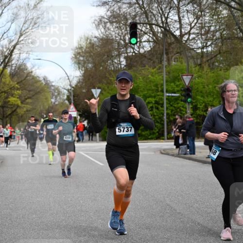 12.04.2026 - 45. Internationalen Wilhelmsburger Insellauf J. Mangold http://msf.ph/oto/9510475 12.04.2026 13:00:35 Ziel 4410, 3378, 5012, 2303, 4997, 4397, 5854, 5737, 5412, 4826, 3136, 4098, 4468, 2964, 5311, 4707, 4696, 5777, 3166, 4702, 4407, 4827, 4622, 5799, 4537, 4538, 4830, 4354, 4772, 4355, 5106, 4332, 5765, 4944, 4546, 5485 meine-sportfotos.de