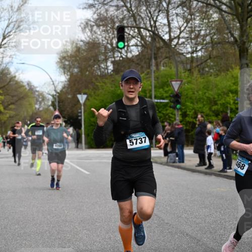 12.04.2026 - 45. Internationalen Wilhelmsburger Insellauf J. Mangold http://msf.ph/oto/9510479 12.04.2026 13:00:35 Ziel 4410, 3378, 5012, 2303, 4997, 4397, 5854, 5737, 5412, 4826, 3136, 4098, 4468, 2964, 5311, 4707, 4696, 5777, 3166, 4702, 4407, 4827, 4622, 5799, 4537, 4538, 4830, 4354, 4772, 4355, 5106, 4332, 5765, 4944, 4546, 5485 meine-sportfotos.de