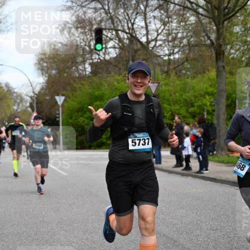 12.04.2026 - 45. Internationalen Wilhelmsburger Insellauf J. Mangold http://msf.ph/oto/9510482 12.04.2026 13:00:36 Ziel 3378, 5012, 2303, 4997, 4397, 5854, 5737, 5412, 4826, 3136, 4098, 4468, 2964, 4468, 2964, 5311, 4707, 4696, 5777, 3166, 4702, 4407, 4827, 4622, 5799, 4537, 4538, 4830, 4354, 4772, 4355, 5106, 4332, 5765, 4944, 4546, 5485, 4625, 4637, 3436 meine-sportfotos.de