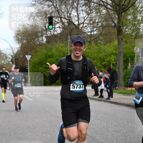 12.04.2026 - 45. Internationalen Wilhelmsburger Insellauf J. Mangold http://msf.ph/oto/9510483 12.04.2026 13:00:36 Ziel 3378, 5012, 2303, 4997, 4397, 5854, 5737, 5412, 4826, 3136, 4098, 4468, 2964, 4468, 2964, 5311, 4707, 4696, 5777, 3166, 4702, 4407, 4827, 4622, 5799, 4537, 4538, 4830, 4354, 4772, 4355, 5106, 4332, 5765, 4944, 4546, 5485, 4625, 4637, 3436 meine-sportfotos.de
