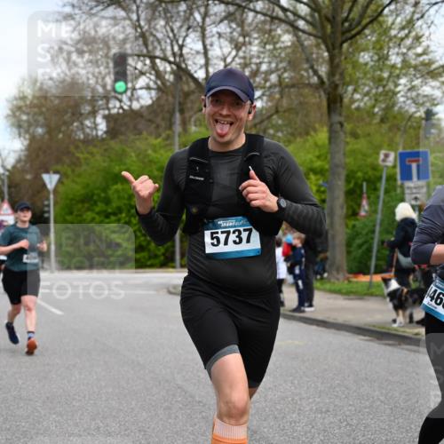 12.04.2026 - 45. Internationalen Wilhelmsburger Insellauf J. Mangold http://msf.ph/oto/9510485 12.04.2026 13:00:36 Ziel 3378, 5012, 2303, 4997, 4397, 5854, 5737, 5412, 4826, 3136, 4098, 4468, 2964, 4468, 2964, 5311, 4707, 4696, 5777, 3166, 4702, 4407, 4827, 4622, 5799, 4537, 4538, 4830, 4354, 4772, 4355, 5106, 4332, 5765, 4944, 4546, 5485, 4625, 4637, 3436 meine-sportfotos.de