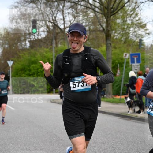 12.04.2026 - 45. Internationalen Wilhelmsburger Insellauf J. Mangold http://msf.ph/oto/9510486 12.04.2026 13:00:36 Ziel 3378, 5012, 2303, 4997, 4397, 5854, 5737, 5412, 4826, 3136, 4098, 4468, 2964, 4468, 2964, 5311, 4707, 4696, 5777, 3166, 4702, 4407, 4827, 4622, 5799, 4537, 4538, 4830, 4354, 4772, 4355, 5106, 4332, 5765, 4944, 4546, 5485, 4625, 4637, 3436 meine-sportfotos.de