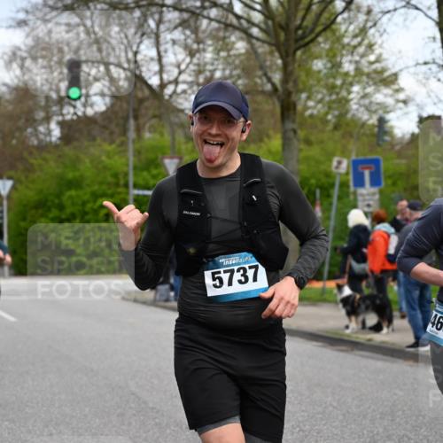 12.04.2026 - 45. Internationalen Wilhelmsburger Insellauf J. Mangold http://msf.ph/oto/9510487 12.04.2026 13:00:36 Ziel 3378, 5012, 2303, 4997, 4397, 5854, 5737, 5412, 4826, 3136, 4098, 4468, 2964, 4468, 2964, 5311, 4707, 4696, 5777, 3166, 4702, 4407, 4827, 4622, 5799, 4537, 4538, 4830, 4354, 4772, 4355, 5106, 4332, 5765, 4944, 4546, 5485, 4625, 4637, 3436 meine-sportfotos.de