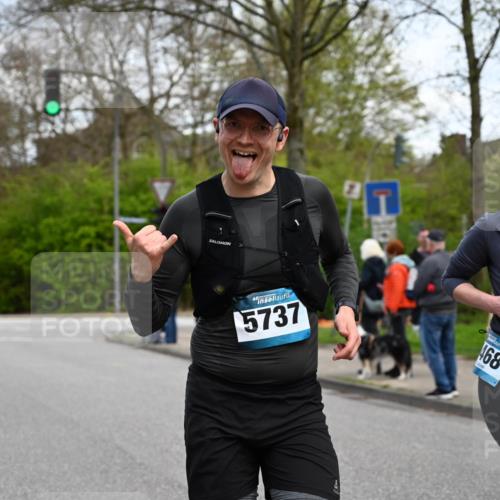 12.04.2026 - 45. Internationalen Wilhelmsburger Insellauf J. Mangold http://msf.ph/oto/9510488 12.04.2026 13:00:36 Ziel 3378, 5012, 2303, 4997, 4397, 5854, 5737, 5412, 4826, 3136, 4098, 4468, 2964, 4468, 2964, 5311, 4707, 4696, 5777, 3166, 4702, 4407, 4827, 4622, 5799, 4537, 4538, 4830, 4354, 4772, 4355, 5106, 4332, 5765, 4944, 4546, 5485, 4625, 4637, 3436 meine-sportfotos.de