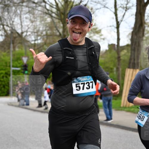 12.04.2026 - 45. Internationalen Wilhelmsburger Insellauf J. Mangold http://msf.ph/oto/9510490 12.04.2026 13:00:36 Ziel 3378, 5012, 2303, 4997, 4397, 5854, 5737, 5412, 4826, 3136, 4098, 4468, 2964, 4468, 2964, 5311, 4707, 4696, 5777, 3166, 4702, 4407, 4827, 4622, 5799, 4537, 4538, 4830, 4354, 4772, 4355, 5106, 4332, 5765, 4944, 4546, 5485, 4625, 4637, 3436 meine-sportfotos.de