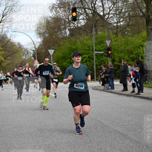 12.04.2026 - 45. Internationalen Wilhelmsburger Insellauf J. Mangold http://msf.ph/oto/9510499 12.04.2026 13:00:38 Ziel 3378, 5012, 2303, 4997, 4397, 5854, 5737, 5412, 4826, 3136, 4098, 4468, 2964, 5311, 4707, 4707, 4696, 5777, 3166, 4702, 4407, 4827, 4622, 5799, 4537, 4538, 4830, 4354, 4772, 4355, 5106, 4332, 5765, 4944, 4546, 5485, 4625, 4637, 3436, 3437, 2578, 4937 meine-sportfotos.de