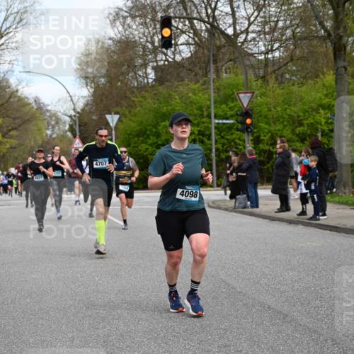 12.04.2026 - 45. Internationalen Wilhelmsburger Insellauf J. Mangold http://msf.ph/oto/9510500 12.04.2026 13:00:38 Ziel 3378, 5012, 2303, 4997, 4397, 5854, 5737, 5412, 4826, 3136, 4098, 4468, 2964, 5311, 4707, 4707, 4696, 5777, 3166, 4702, 4407, 4827, 4622, 5799, 4537, 4538, 4830, 4354, 4772, 4355, 5106, 4332, 5765, 4944, 4546, 5485, 4625, 4637, 3436, 3437, 2578, 4937 meine-sportfotos.de