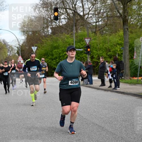 12.04.2026 - 45. Internationalen Wilhelmsburger Insellauf J. Mangold http://msf.ph/oto/9510503 12.04.2026 13:00:38 Ziel 3378, 5012, 2303, 4997, 4397, 5854, 5737, 5412, 4826, 3136, 4098, 4468, 2964, 5311, 4707, 4707, 4696, 5777, 3166, 4702, 4407, 4827, 4622, 5799, 4537, 4538, 4830, 4354, 4772, 4355, 5106, 4332, 5765, 4944, 4546, 5485, 4625, 4637, 3436, 3437, 2578, 4937 meine-sportfotos.de