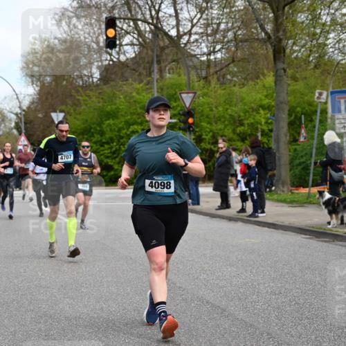12.04.2026 - 45. Internationalen Wilhelmsburger Insellauf J. Mangold http://msf.ph/oto/9510505 12.04.2026 13:00:38 Ziel 3378, 5012, 2303, 4997, 4397, 5854, 5737, 5412, 4826, 3136, 4098, 4468, 2964, 5311, 4707, 4707, 4696, 5777, 3166, 4702, 4407, 4827, 4622, 5799, 4537, 4538, 4830, 4354, 4772, 4355, 5106, 4332, 5765, 4944, 4546, 5485, 4625, 4637, 3436, 3437, 2578, 4937 meine-sportfotos.de