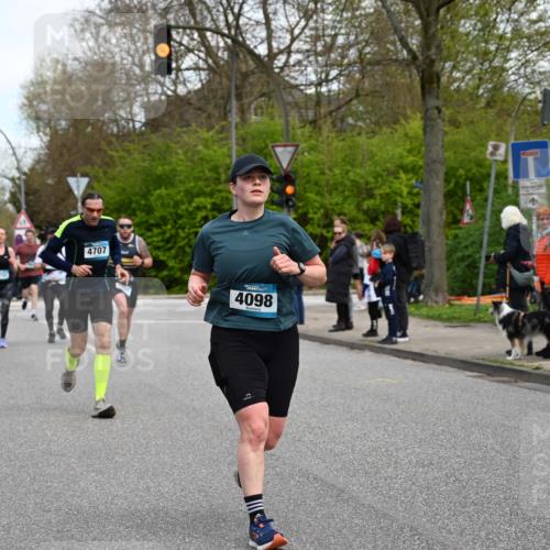 12.04.2026 - 45. Internationalen Wilhelmsburger Insellauf J. Mangold http://msf.ph/oto/9510506 12.04.2026 13:00:38 Ziel 3378, 5012, 2303, 4997, 4397, 5854, 5737, 5412, 4826, 3136, 4098, 4468, 2964, 5311, 4707, 4707, 4696, 5777, 3166, 4702, 4407, 4827, 4622, 5799, 4537, 4538, 4830, 4354, 4772, 4355, 5106, 4332, 5765, 4944, 4546, 5485, 4625, 4637, 3436, 3437, 2578, 4937 meine-sportfotos.de