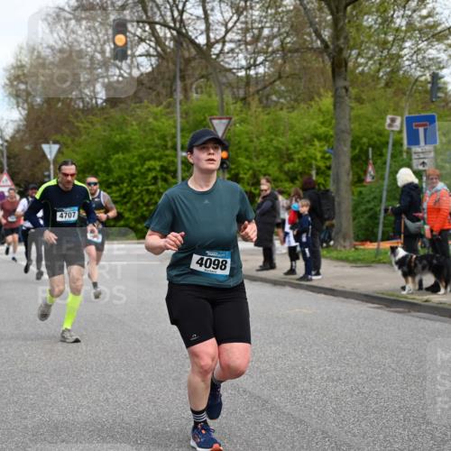 12.04.2026 - 45. Internationalen Wilhelmsburger Insellauf J. Mangold http://msf.ph/oto/9510507 12.04.2026 13:00:38 Ziel 3378, 5012, 2303, 4997, 4397, 5854, 5737, 5412, 4826, 3136, 4098, 4468, 2964, 5311, 4707, 4707, 4696, 5777, 3166, 4702, 4407, 4827, 4622, 5799, 4537, 4538, 4830, 4354, 4772, 4355, 5106, 4332, 5765, 4944, 4546, 5485, 4625, 4637, 3436, 3437, 2578, 4937 meine-sportfotos.de