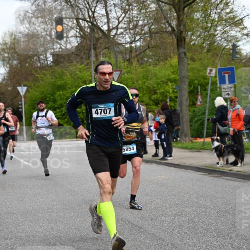 12.04.2026 - 45. Internationalen Wilhelmsburger Insellauf J. Mangold http://msf.ph/oto/9510521 12.04.2026 13:00:40 Ziel 3378, 5012, 2303, 4997, 4397, 5854, 5737, 5412, 4826, 3136, 4098, 4468, 2964, 5311, 4707, 4696, 5777, 3166, 4702, 4407, 4827, 4622, 5799, 4537, 4538, 5799, 4537, 4538, 4830, 4354, 4772, 4355, 5106, 4332, 5765, 4944, 4546, 5485, 4625, 4637, 3436, 3437, 2578, 4937, 5135, 5186, 4765 meine-sportfotos.de
