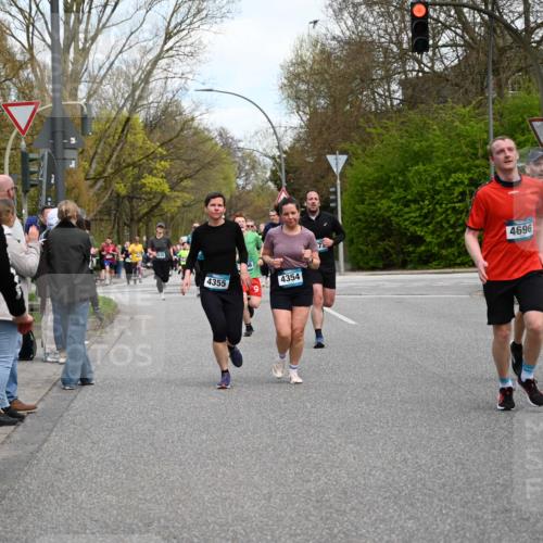 12.04.2026 - 45. Internationalen Wilhelmsburger Insellauf J. Mangold http://msf.ph/oto/9510579 12.04.2026 13:00:49 Ziel 2303, 4997, 4397, 5854, 5737, 5412, 4826, 3136, 4098, 4468, 2964, 5311, 4707, 4696, 5777, 3166, 4702, 4407, 4827, 4622, 4622, 5799, 4537, 4538, 4830, 4354, 4772, 4355, 5106, 4332, 5765, 4944, 4546, 5485, 4625, 4637, 3436, 3437, 2578, 4937, 3437, 2578, 4937, 5135, 5186, 4765, 5167, 4869, 5636, 3954, 5182, 4778, 5692, 4644, 4925, 5351, 5140, 4965 meine-sportfotos.de