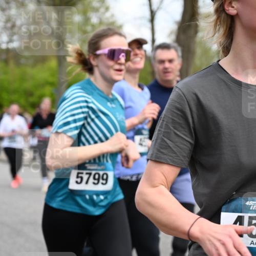 12.04.2026 - 45. Internationalen Wilhelmsburger Insellauf J. Mangold http://msf.ph/oto/9510663 12.04.2026 13:00:58 Ziel 3136, 4098, 4468, 2964, 5311, 4707, 4696, 5777, 3166, 4702, 4407, 4827, 4622, 5799, 4537, 4538, 4830, 4354, 4772, 4355, 5106, 4332, 5765, 4944, 4546, 4944, 4546, 5485, 4625, 4637, 3436, 3437, 2578, 4937, 5135, 5186, 4765, 5167, 4869, 5636, 3954, 5182, 4778, 5692, 4644, 5692, 4644, 4925, 5351, 5140, 4965, 3154, 4754, 4890, 4888, 4889, 5349, 3726, 5679, 5472, 5807, 5782, 4666, 5781 meine-sportfotos.de