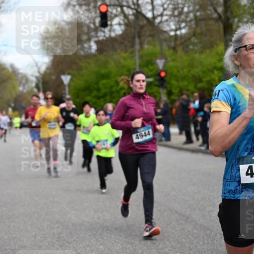 12.04.2026 - 45. Internationalen Wilhelmsburger Insellauf J. Mangold http://msf.ph/oto/9510702 12.04.2026 13:01:03 Ziel 4707, 4696, 5777, 3166, 4702, 4407, 4827, 4622, 5799, 4537, 4538, 4830, 4354, 4772, 4355, 5106, 4332, 5765, 4944, 4546, 5485, 4625, 4637, 3436, 3437, 2578, 4937, 5135, 5135, 5186, 4765, 5167, 4869, 5636, 3954, 5182, 4778, 5692, 4644, 4925, 5351, 5140, 4965, 3154, 4754, 4890, 4888, 4889, 5349, 3726, 5679, 5472, 5807, 5782, 4666, 5781, 5796, 2675 meine-sportfotos.de