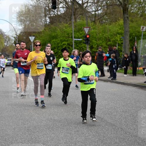 12.04.2026 - 45. Internationalen Wilhelmsburger Insellauf J. Mangold http://msf.ph/oto/9510709 12.04.2026 13:01:04 Ziel 4696, 5777, 3166, 4702, 4407, 4827, 4622, 5799, 4537, 4538, 4830, 4354, 4772, 4355, 5106, 4332, 5765, 4944, 4546, 5485, 4625, 4637, 3436, 3437, 2578, 4937, 5135, 5186, 4765, 5186, 4765, 5167, 4869, 5636, 3954, 5182, 4778, 5692, 4644, 4925, 5351, 5140, 4965, 3154, 4754, 4890, 4888, 4889, 5349, 3726, 4890, 4888, 4889, 5349, 3726, 5679, 5472, 5807, 5782, 4666, 5781, 5796, 2675, 2736 meine-sportfotos.de