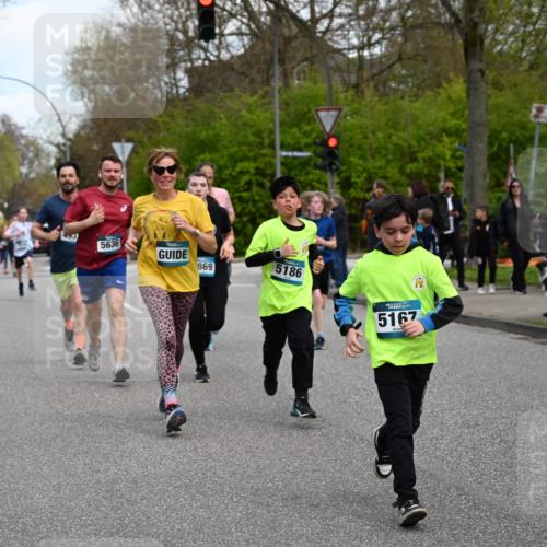 12.04.2026 - 45. Internationalen Wilhelmsburger Insellauf J. Mangold http://msf.ph/oto/9510714 12.04.2026 13:01:05 Ziel 4696, 5777, 3166, 4702, 4407, 4827, 4622, 5799, 4537, 4538, 4830, 4354, 4772, 4355, 5106, 4332, 5765, 4944, 4546, 5485, 4625, 4637, 3436, 3437, 2578, 4937, 5135, 5186, 4765, 5167, 4869, 5636, 3954, 5182, 4778, 5692, 4644, 4925, 5351, 5140, 4965, 3154, 4754, 4890, 4888, 4889, 5349, 3726, 5679, 5472, 5807, 5782, 4666, 5781, 5796, 2675, 2736 meine-sportfotos.de