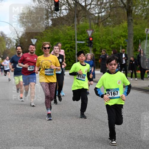 12.04.2026 - 45. Internationalen Wilhelmsburger Insellauf J. Mangold http://msf.ph/oto/9510715 12.04.2026 13:01:05 Ziel 4696, 5777, 3166, 4702, 4407, 4827, 4622, 5799, 4537, 4538, 4830, 4354, 4772, 4355, 5106, 4332, 5765, 4944, 4546, 5485, 4625, 4637, 3436, 3437, 2578, 4937, 5135, 5186, 4765, 5167, 4869, 5636, 3954, 5182, 4778, 5692, 4644, 4925, 5351, 5140, 4965, 3154, 4754, 4890, 4888, 4889, 5349, 3726, 5679, 5472, 5807, 5782, 4666, 5781, 5796, 2675, 2736 meine-sportfotos.de