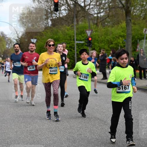 12.04.2026 - 45. Internationalen Wilhelmsburger Insellauf J. Mangold http://msf.ph/oto/9510717 12.04.2026 13:01:05 Ziel 4696, 5777, 3166, 4702, 4407, 4827, 4622, 5799, 4537, 4538, 4830, 4354, 4772, 4355, 5106, 4332, 5765, 4944, 4546, 5485, 4625, 4637, 3436, 3437, 2578, 4937, 5135, 5186, 4765, 5167, 4869, 5636, 3954, 5182, 4778, 5692, 4644, 4925, 5351, 5140, 4965, 3154, 4754, 4890, 4888, 4889, 5349, 3726, 5679, 5472, 5807, 5782, 4666, 5781, 5796, 2675, 2736 meine-sportfotos.de