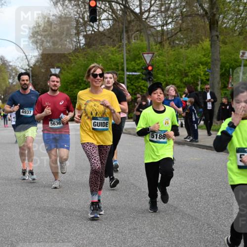 12.04.2026 - 45. Internationalen Wilhelmsburger Insellauf J. Mangold http://msf.ph/oto/9510721 12.04.2026 13:01:05 Ziel 4696, 5777, 3166, 4702, 4407, 4827, 4622, 5799, 4537, 4538, 4830, 4354, 4772, 4355, 5106, 4332, 5765, 4944, 4546, 5485, 4625, 4637, 3436, 3437, 2578, 4937, 5135, 5186, 4765, 5167, 4869, 5636, 3954, 5182, 4778, 5692, 4644, 4925, 5351, 5140, 4965, 3154, 4754, 4890, 4888, 4889, 5349, 3726, 5679, 5472, 5807, 5782, 4666, 5781, 5796, 2675, 2736 meine-sportfotos.de