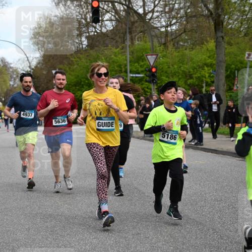 12.04.2026 - 45. Internationalen Wilhelmsburger Insellauf J. Mangold http://msf.ph/oto/9510722 12.04.2026 13:01:05 Ziel 4696, 5777, 3166, 4702, 4407, 4827, 4622, 5799, 4537, 4538, 4830, 4354, 4772, 4355, 5106, 4332, 5765, 4944, 4546, 5485, 4625, 4637, 3436, 3437, 2578, 4937, 5135, 5186, 4765, 5167, 4869, 5636, 3954, 5182, 4778, 5692, 4644, 4925, 5351, 5140, 4965, 3154, 4754, 4890, 4888, 4889, 5349, 3726, 5679, 5472, 5807, 5782, 4666, 5781, 5796, 2675, 2736 meine-sportfotos.de