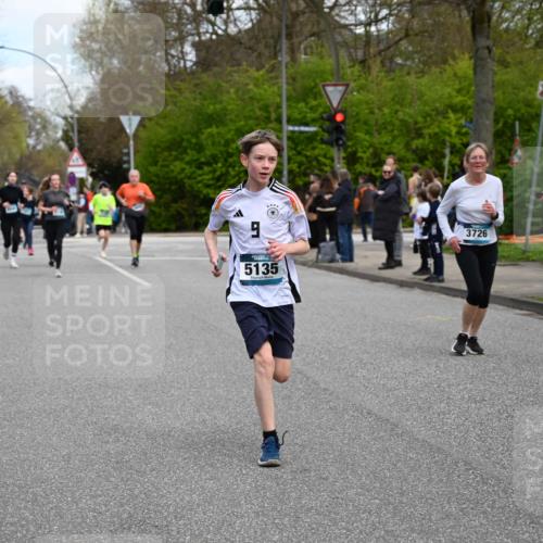 12.04.2026 - 45. Internationalen Wilhelmsburger Insellauf J. Mangold http://msf.ph/oto/9510731 12.04.2026 13:01:09 Ziel 4407, 4827, 4622, 5799, 4537, 4538, 4830, 4354, 4772, 4355, 5106, 4332, 5765, 4944, 4546, 5485, 4625, 4637, 3436, 3437, 2578, 4937, 5135, 5186, 4765, 5167, 4869, 5636, 3954, 5182, 4778, 4778, 5692, 4644, 4925, 5351, 5140, 4965, 3154, 4754, 4890, 4888, 4889, 5349, 3726, 5679, 5472, 5807, 5807, 5782, 4666, 5781, 5796, 2675, 2736 meine-sportfotos.de