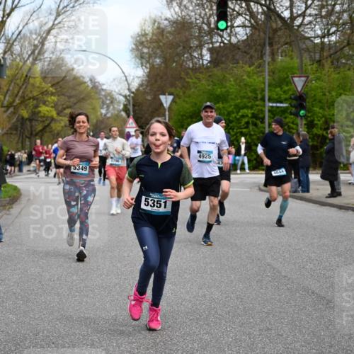 12.04.2026 - 45. Internationalen Wilhelmsburger Insellauf J. Mangold http://msf.ph/oto/9510774 12.04.2026 13:01:18 Ziel 4830, 4354, 4772, 4355, 5106, 4332, 5765, 4944, 4546, 5485, 4625, 4637, 3436, 3437, 2578, 4937, 5135, 5186, 4765, 5167, 4869, 5636, 3954, 5182, 4778, 5692, 4644, 4925, 5351, 5140, 4965, 3154, 4754, 4890, 4888, 4889, 5349, 3726, 5679, 5679, 5472, 5807, 5782, 4666, 5781, 5796, 2675, 2736, 3995, 5188, 5852, 3626, 5409, 5059, 2083 meine-sportfotos.de