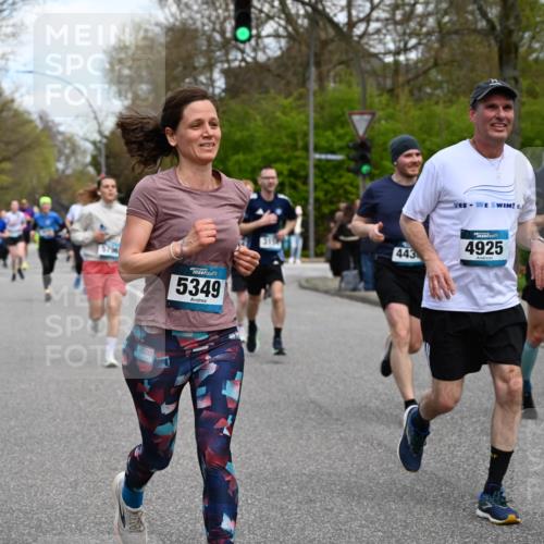 12.04.2026 - 45. Internationalen Wilhelmsburger Insellauf J. Mangold http://msf.ph/oto/9510792 12.04.2026 13:01:20 Ziel 4355, 5106, 4332, 5765, 4944, 4546, 5485, 4625, 4637, 3436, 3437, 2578, 4937, 5135, 5186, 4765, 5167, 4869, 5636, 3954, 5182, 4778, 5692, 4644, 4925, 5351, 5140, 4965, 3154, 4754, 4890, 4888, 4889, 5349, 3726, 5679, 5472, 5807, 5782, 4666, 5781, 5796, 2675, 2736, 3995, 5188, 5852, 3626, 5409, 5059, 2083, 5176 meine-sportfotos.de