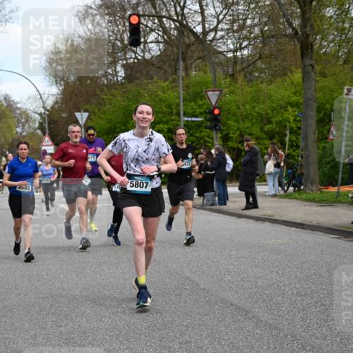 12.04.2026 - 45. Internationalen Wilhelmsburger Insellauf J. Mangold http://msf.ph/oto/9510849 12.04.2026 13:01:27 Ziel 5135, 5186, 4765, 5167, 4869, 5636, 3954, 5182, 4778, 5692, 4644, 4925, 5351, 5140, 4965, 3154, 4754, 4890, 4888, 4889, 5349, 3726, 5679, 5472, 5807, 5782, 4666, 5781, 5796, 2675, 2736, 3995, 5188, 5852, 3626, 5409, 5059, 3626, 5409, 5059, 2083, 5176, 4423, 2185, 5100 meine-sportfotos.de
