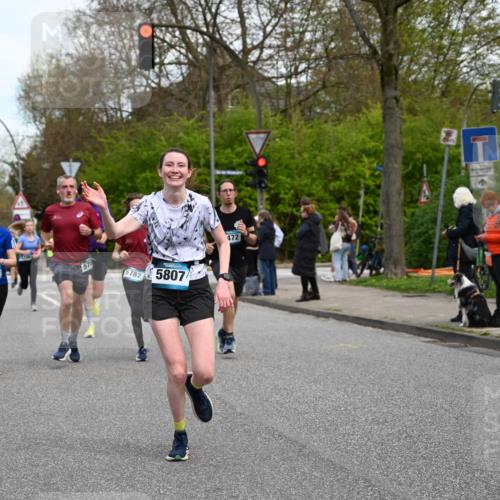 12.04.2026 - 45. Internationalen Wilhelmsburger Insellauf J. Mangold http://msf.ph/oto/9510852 12.04.2026 13:01:28 Ziel 5135, 5186, 4765, 5167, 4869, 5636, 3954, 5182, 4778, 5692, 4644, 4925, 5351, 5140, 4965, 3154, 4754, 4890, 4888, 4889, 5349, 3726, 5679, 5472, 5807, 5782, 4666, 5781, 5796, 2675, 2736, 2736, 3995, 5188, 5852, 3626, 5409, 5059, 2083, 5176, 4423, 2185, 5100 meine-sportfotos.de