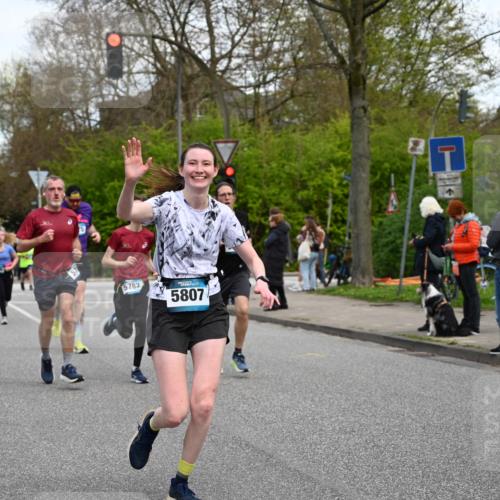 12.04.2026 - 45. Internationalen Wilhelmsburger Insellauf J. Mangold http://msf.ph/oto/9510856 12.04.2026 13:01:28 Ziel 5135, 5186, 4765, 5167, 4869, 5636, 3954, 5182, 4778, 5692, 4644, 4925, 5351, 5140, 4965, 3154, 4754, 4890, 4888, 4889, 5349, 3726, 5679, 5472, 5807, 5782, 4666, 5781, 5796, 2675, 2736, 2736, 3995, 5188, 5852, 3626, 5409, 5059, 2083, 5176, 4423, 2185, 5100 meine-sportfotos.de