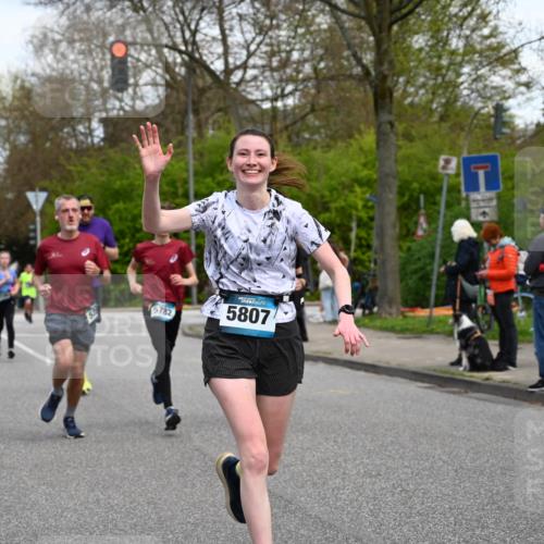 12.04.2026 - 45. Internationalen Wilhelmsburger Insellauf J. Mangold http://msf.ph/oto/9510859 12.04.2026 13:01:28 Ziel 5135, 5186, 4765, 5167, 4869, 5636, 3954, 5182, 4778, 5692, 4644, 4925, 5351, 5140, 4965, 3154, 4754, 4890, 4888, 4889, 5349, 3726, 5679, 5472, 5807, 5782, 4666, 5781, 5796, 2675, 2736, 2736, 3995, 5188, 5852, 3626, 5409, 5059, 2083, 5176, 4423, 2185, 5100 meine-sportfotos.de
