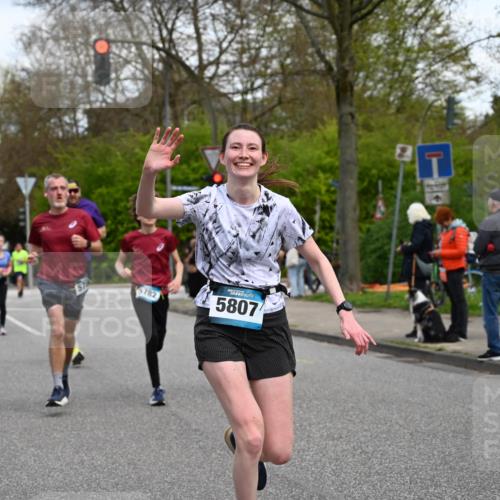 12.04.2026 - 45. Internationalen Wilhelmsburger Insellauf J. Mangold http://msf.ph/oto/9510860 12.04.2026 13:01:28 Ziel 5135, 5186, 4765, 5167, 4869, 5636, 3954, 5182, 4778, 5692, 4644, 4925, 5351, 5140, 4965, 3154, 4754, 4890, 4888, 4889, 5349, 3726, 5679, 5472, 5807, 5782, 4666, 5781, 5796, 2675, 2736, 2736, 3995, 5188, 5852, 3626, 5409, 5059, 2083, 5176, 4423, 2185, 5100 meine-sportfotos.de