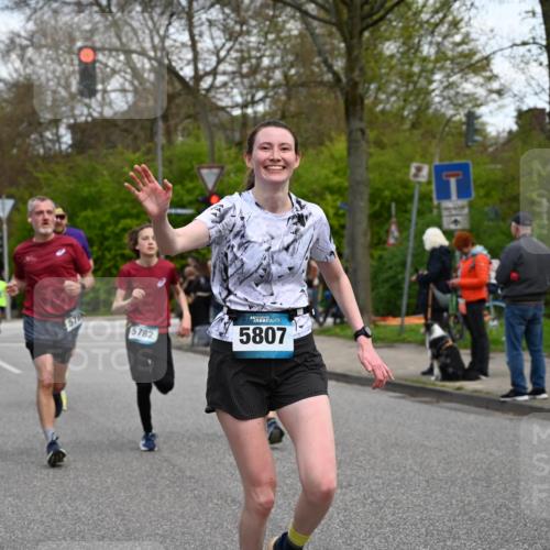 12.04.2026 - 45. Internationalen Wilhelmsburger Insellauf J. Mangold http://msf.ph/oto/9510861 12.04.2026 13:01:28 Ziel 5135, 5186, 4765, 5167, 4869, 5636, 3954, 5182, 4778, 5692, 4644, 4925, 5351, 5140, 4965, 3154, 4754, 4890, 4888, 4889, 5349, 3726, 5679, 5472, 5807, 5782, 4666, 5781, 5796, 2675, 2736, 2736, 3995, 5188, 5852, 3626, 5409, 5059, 2083, 5176, 4423, 2185, 5100 meine-sportfotos.de