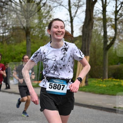12.04.2026 - 45. Internationalen Wilhelmsburger Insellauf J. Mangold http://msf.ph/oto/9510867 12.04.2026 13:01:29 Ziel 5186, 4765, 5167, 4869, 5636, 3954, 5182, 4778, 5692, 4644, 4925, 5351, 5140, 4965, 3154, 4754, 4890, 4888, 4889, 5349, 3726, 5679, 5472, 5807, 5782, 4666, 5781, 5796, 2675, 2736, 3995, 5188, 5852, 3626, 5409, 5059, 2083, 5176, 4423, 2185, 5100, 4422 meine-sportfotos.de