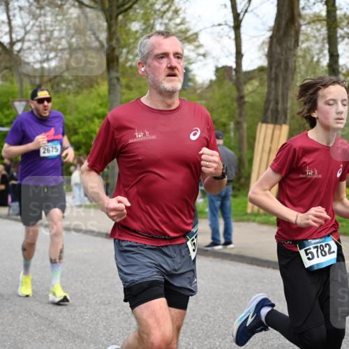 12.04.2026 - 45. Internationalen Wilhelmsburger Insellauf J. Mangold http://msf.ph/oto/9510874 12.04.2026 13:01:30 Ziel 5167, 4869, 5636, 3954, 5182, 4778, 5692, 4644, 4925, 5351, 5140, 4965, 3154, 4754, 4890, 4888, 4889, 5349, 3726, 5679, 5472, 5807, 5782, 4666, 5781, 5796, 2675, 2736, 3995, 5188, 5852, 3626, 5409, 5059, 2083, 2083, 5176, 4423, 2185, 5100, 4422 meine-sportfotos.de