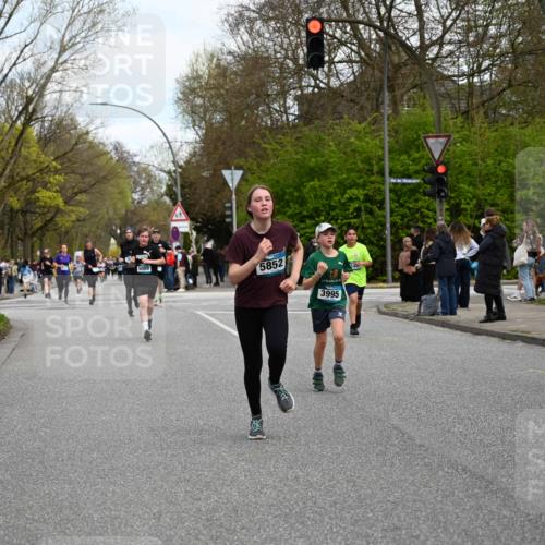 12.04.2026 - 45. Internationalen Wilhelmsburger Insellauf J. Mangold http://msf.ph/oto/9510899 12.04.2026 13:01:34 Ziel 4778, 5692, 4644, 4925, 5351, 5140, 4965, 3154, 4754, 4890, 4888, 4889, 5349, 3726, 5679, 5472, 5807, 5782, 4666, 5781, 5796, 2675, 2736, 3995, 3995, 5188, 5852, 3626, 5409, 5059, 2083, 5176, 4423, 2185, 5100, 4422, 2733, 4433, 2738 meine-sportfotos.de