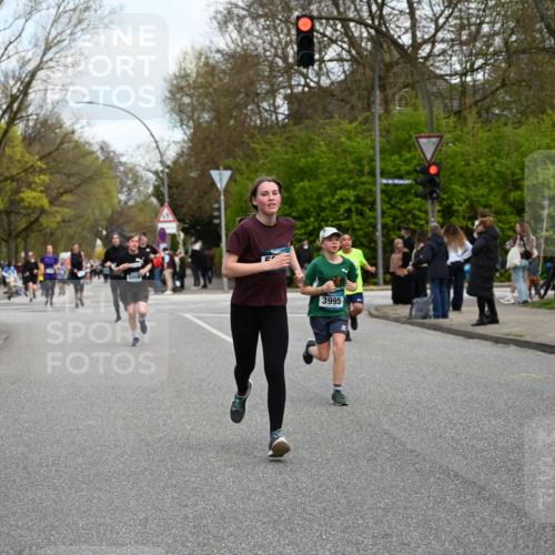 12.04.2026 - 45. Internationalen Wilhelmsburger Insellauf J. Mangold http://msf.ph/oto/9510901 12.04.2026 13:01:34 Ziel 4778, 5692, 4644, 4925, 5351, 5140, 4965, 3154, 4754, 4890, 4888, 4889, 5349, 3726, 5679, 5472, 5807, 5782, 4666, 5781, 5796, 2675, 2736, 3995, 3995, 5188, 5852, 3626, 5409, 5059, 2083, 5176, 4423, 2185, 5100, 4422, 2733, 4433, 2738 meine-sportfotos.de