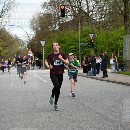 12.04.2026 - 45. Internationalen Wilhelmsburger Insellauf J. Mangold http://msf.ph/oto/9510904 12.04.2026 13:01:35 Ziel 5692, 4644, 4925, 5351, 5140, 4965, 3154, 4754, 4890, 4888, 4889, 5349, 3726, 5679, 5472, 5807, 5782, 4666, 5781, 5796, 2675, 2736, 3995, 5188, 5852, 3626, 5409, 5059, 2083, 5176, 4423, 4423, 2185, 5100, 4422, 2733, 4433, 2738, 3129 meine-sportfotos.de