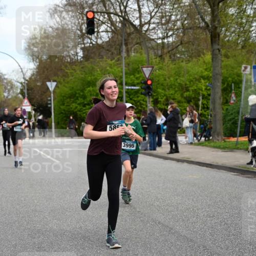 12.04.2026 - 45. Internationalen Wilhelmsburger Insellauf J. Mangold http://msf.ph/oto/9510911 12.04.2026 13:01:35 Ziel 5692, 4644, 4925, 5351, 5140, 4965, 3154, 4754, 4890, 4888, 4889, 5349, 3726, 5679, 5472, 5807, 5782, 4666, 5781, 5796, 2675, 2736, 3995, 5188, 5852, 3626, 5409, 5059, 2083, 5176, 4423, 4423, 2185, 5100, 4422, 2733, 4433, 2738, 3129 meine-sportfotos.de