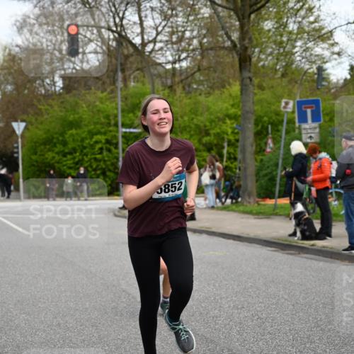 12.04.2026 - 45. Internationalen Wilhelmsburger Insellauf J. Mangold http://msf.ph/oto/9510918 12.04.2026 13:01:36 Ziel 4925, 5351, 5140, 4965, 3154, 4754, 4890, 4888, 4889, 5349, 3726, 5679, 5472, 5807, 5782, 4666, 5781, 5796, 2675, 2736, 3995, 5188, 5852, 3626, 5409, 5059, 2083, 5176, 4423, 2185, 5100, 4422, 2733, 4433, 2738, 3129, 3616 meine-sportfotos.de
