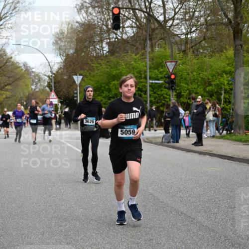 12.04.2026 - 45. Internationalen Wilhelmsburger Insellauf J. Mangold http://msf.ph/oto/9510922 12.04.2026 13:01:40 Ziel 4890, 4888, 4889, 5349, 3726, 5679, 5472, 5807, 5782, 4666, 5781, 5796, 2675, 2736, 3995, 5188, 5852, 3626, 5409, 5059, 2083, 5176, 4423, 2185, 5100, 4422, 2733, 4433, 2738, 3129, 3616, 5181, 5117, 3663, 5540, 5137 meine-sportfotos.de