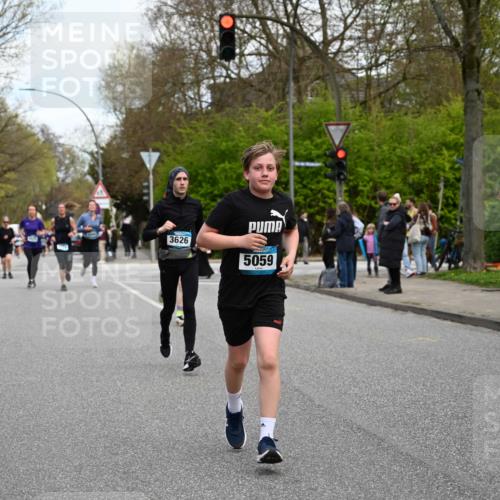 12.04.2026 - 45. Internationalen Wilhelmsburger Insellauf J. Mangold http://msf.ph/oto/9510923 12.04.2026 13:01:40 Ziel 4890, 4888, 4889, 5349, 3726, 5679, 5472, 5807, 5782, 4666, 5781, 5796, 2675, 2736, 3995, 5188, 5852, 3626, 5409, 5059, 2083, 5176, 4423, 2185, 5100, 4422, 2733, 4433, 2738, 3129, 3616, 5181, 5117, 3663, 5540, 5137 meine-sportfotos.de