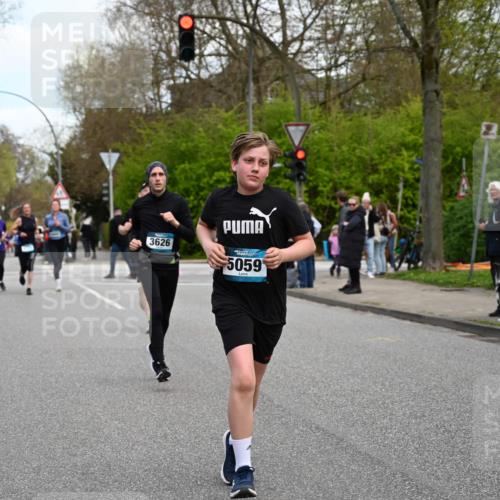 12.04.2026 - 45. Internationalen Wilhelmsburger Insellauf J. Mangold http://msf.ph/oto/9510927 12.04.2026 13:01:40 Ziel 4890, 4888, 4889, 5349, 3726, 5679, 5472, 5807, 5782, 4666, 5781, 5796, 2675, 2736, 3995, 5188, 5852, 3626, 5409, 5059, 2083, 5176, 4423, 2185, 5100, 4422, 2733, 4433, 2738, 3129, 3616, 5181, 5117, 3663, 5540, 5137 meine-sportfotos.de