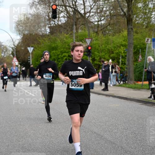 12.04.2026 - 45. Internationalen Wilhelmsburger Insellauf J. Mangold http://msf.ph/oto/9510928 12.04.2026 13:01:40 Ziel 4890, 4888, 4889, 5349, 3726, 5679, 5472, 5807, 5782, 4666, 5781, 5796, 2675, 2736, 3995, 5188, 5852, 3626, 5409, 5059, 2083, 5176, 4423, 2185, 5100, 4422, 2733, 4433, 2738, 3129, 3616, 5181, 5117, 3663, 5540, 5137 meine-sportfotos.de