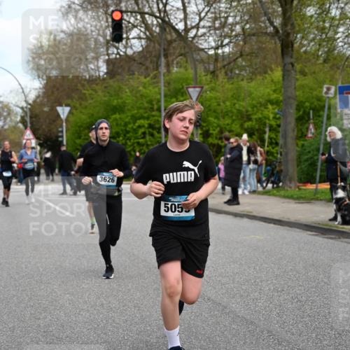 12.04.2026 - 45. Internationalen Wilhelmsburger Insellauf J. Mangold http://msf.ph/oto/9510929 12.04.2026 13:01:40 Ziel 4890, 4888, 4889, 5349, 3726, 5679, 5472, 5807, 5782, 4666, 5781, 5796, 2675, 2736, 3995, 5188, 5852, 3626, 5409, 5059, 2083, 5176, 4423, 2185, 5100, 4422, 2733, 4433, 2738, 3129, 3616, 5181, 5117, 3663, 5540, 5137 meine-sportfotos.de