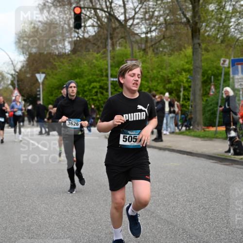 12.04.2026 - 45. Internationalen Wilhelmsburger Insellauf J. Mangold http://msf.ph/oto/9510930 12.04.2026 13:01:40 Ziel 4890, 4888, 4889, 5349, 3726, 5679, 5472, 5807, 5782, 4666, 5781, 5796, 2675, 2736, 3995, 5188, 5852, 3626, 5409, 5059, 2083, 5176, 4423, 2185, 5100, 4422, 2733, 4433, 2738, 3129, 3616, 5181, 5117, 3663, 5540, 5137 meine-sportfotos.de