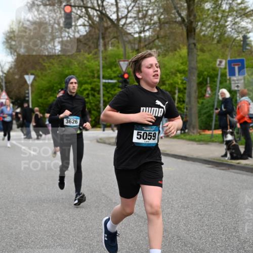 12.04.2026 - 45. Internationalen Wilhelmsburger Insellauf J. Mangold http://msf.ph/oto/9510932 12.04.2026 13:01:40 Ziel 4890, 4888, 4889, 5349, 3726, 5679, 5472, 5807, 5782, 4666, 5781, 5796, 2675, 2736, 3995, 5188, 5852, 3626, 5409, 5059, 2083, 5176, 4423, 2185, 5100, 4422, 2733, 4433, 2738, 3129, 3616, 5181, 5117, 3663, 5540, 5137 meine-sportfotos.de