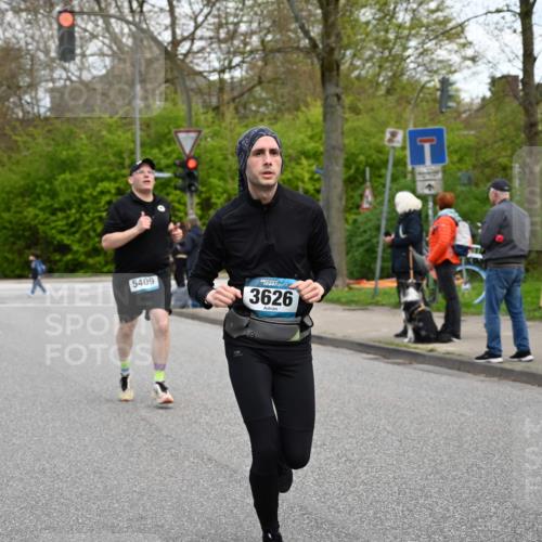 12.04.2026 - 45. Internationalen Wilhelmsburger Insellauf J. Mangold http://msf.ph/oto/9510939 12.04.2026 13:01:42 Ziel 5679, 5472, 5807, 5782, 4666, 5781, 5796, 2675, 2736, 3995, 5188, 5852, 3626, 5409, 5059, 2083, 2083, 5176, 4423, 2185, 5100, 4422, 2733, 4433, 2738, 3129, 3616, 5181, 5117, 3663, 5540, 5137, 4527, 4606, 5455, 4817, 4818 meine-sportfotos.de